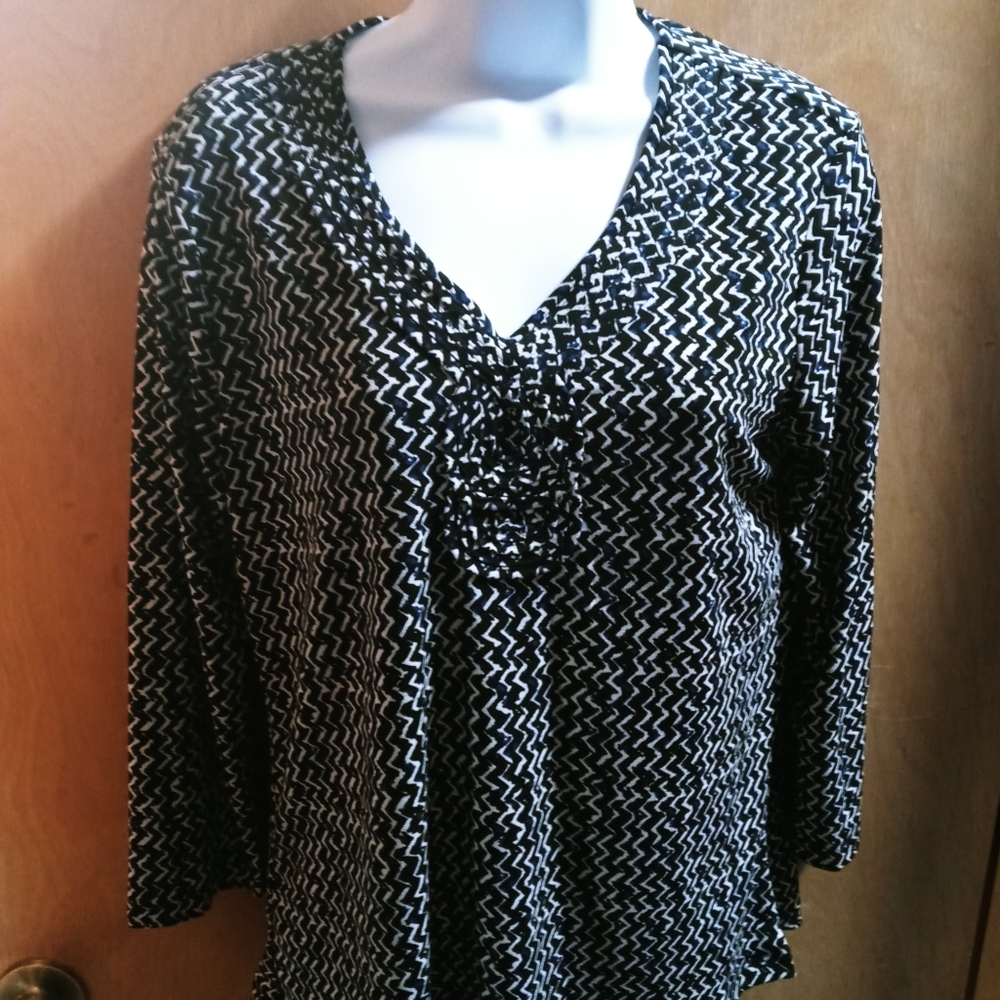 NWT Macrame Neckline Knit Top - Picture 2 of 3